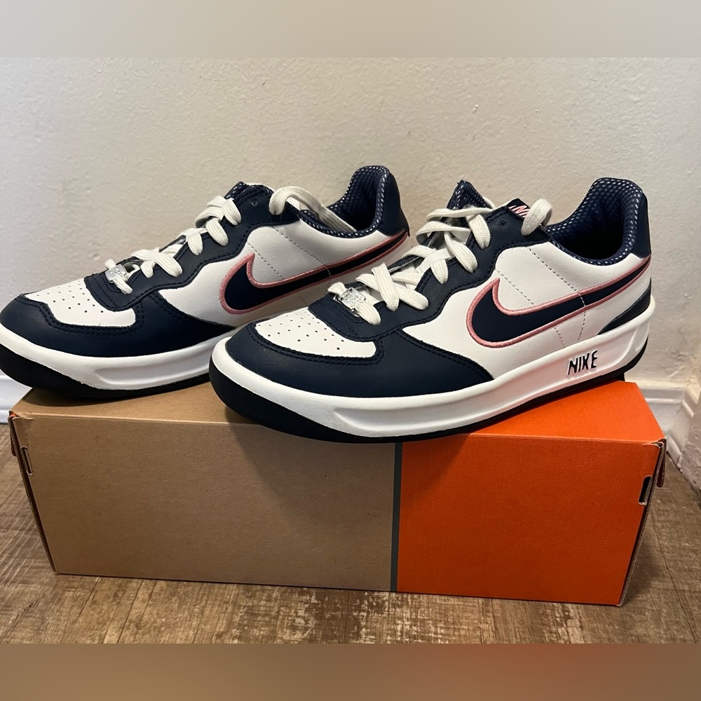 New Vintage Women’s Nike Ace’83 tennis shoes size 10